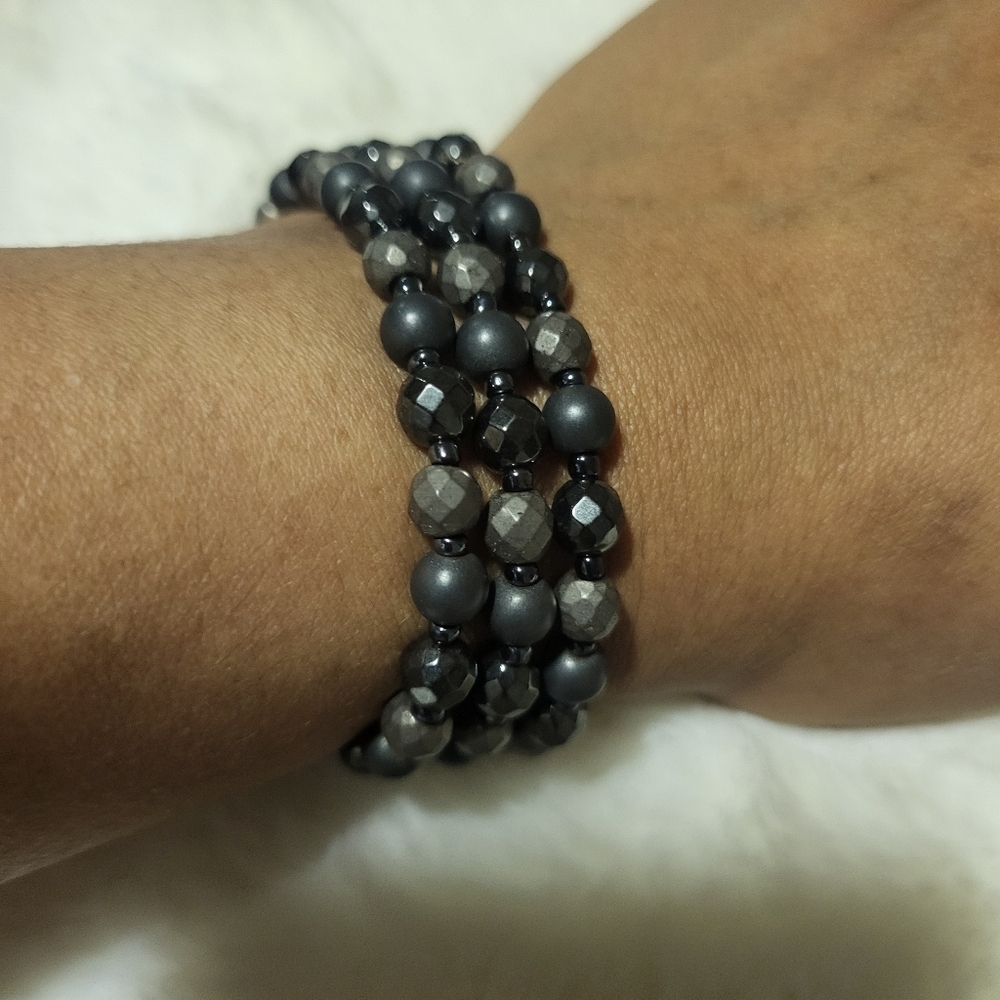 Elegant Black Beaded Bracelet